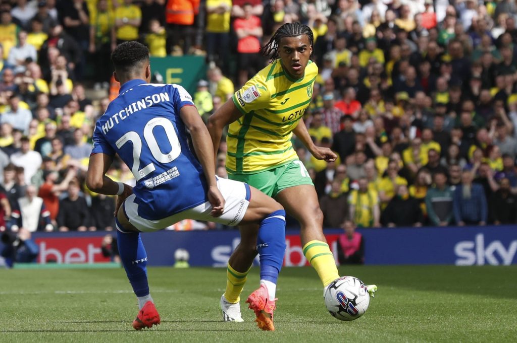 The Championship: Town kan ta tet Omari Hutchinson Ipswich Championship