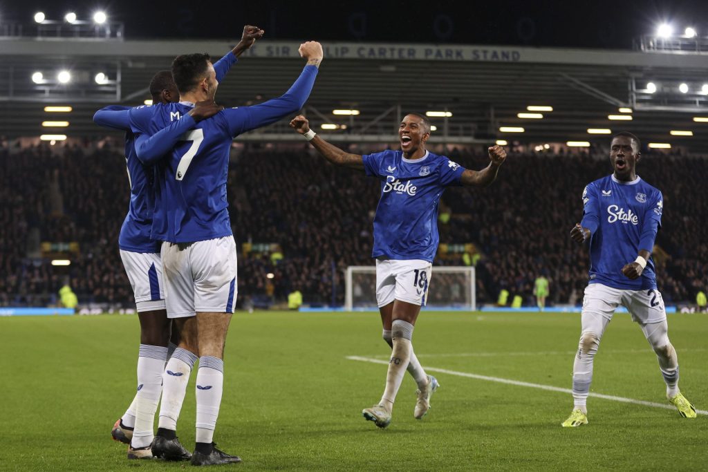 Everton: Sean Dyche sparket, på overtid 1 Everton: Sean Dyche sparket, på overtid Everton Sean Dyche