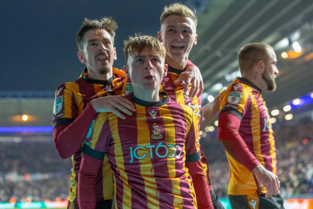 Sesongens første midtuke-fest fra League One og Two 2 Bobby Pointon og Bradford jakter opprykk fra League Two