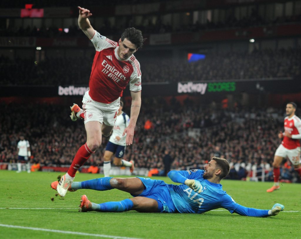 Arsenal - Chelsea: Analyse, odds og tips s28 29 Declan Rice Arsenal og Guglielmo Vicario Tottenham