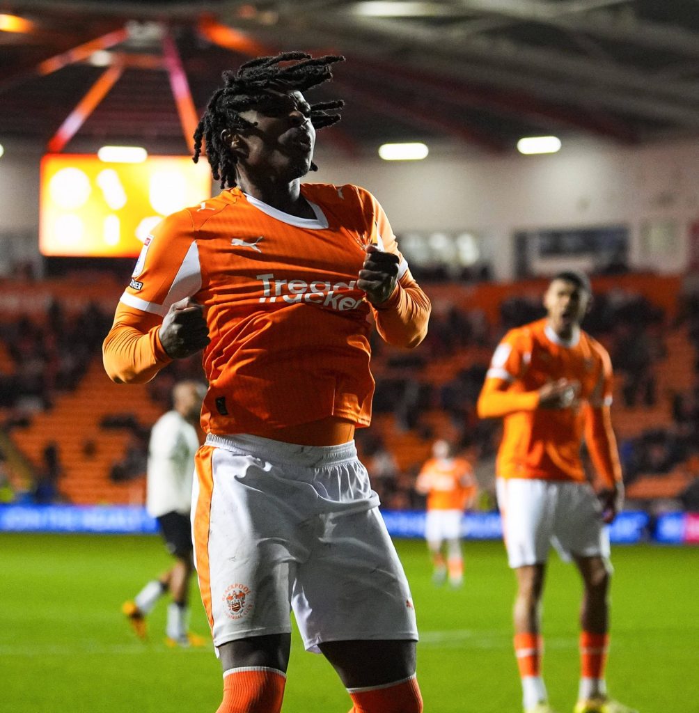 Niall Ennis og Blackpool jakter trygg grunn og ny kontrakt i League One