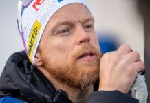 Sveriges trener Anders Byström under 10 kilometer jaktstart for menn i Val Müstair under Tour de Ski 2022/2023. Foto: Terje Pedersen / NTB.