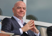 Nytt prishopp i VM – må betale nesten 40.000 for å se USA-kamp Fifa-president Gianni Infantino har fått mye kritikk for billettprisene under VM. Nå økes de igjen. Foto: Riza Ozel / AP / NTB
