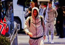 VM-aktuelle Langås gjorde comeback etter 78 dager Sondre Langås er tilbake i spill igjen. Her fra da landslaget ankom hotellet i Oslo før hyllesten på Rådhusplassen etter storseieren over Italia i VM-kvalifiseringen. Foto: Jonas Been Henriksen / NTB