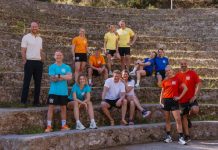 Oslo 20260421. Handout. Bildet inngår i NTBs tilbud til abonnenter på nyhetsfoto. Bildet skal kun benyttes i forbindelse med angitt sak. «Mesternes mester team» kommer på NRK til høsten. Programleder Aksel Lund Svindal med lagene. Turkis lag: Helene Spilling og Stig-André Berge. Oransje lag: Johanne Killi og Emil Lybekk. Gult lag: Astrid Lødemel og Frode Grodås. Hvitt lag: Kjersti Grini og Steffen Iversen. Blått lag: Liv Grete Skjelbreid og Astrid Lødemel. Rødt lag: Solveig Gulbrandsen og Marco Elsafadi. Foto: Tonje Lien Wold Nordisk Banijay/NRK Foto: NRK/handout / NTB