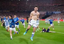 Pablo Marin jubler etter å ha satt inn det avgjørende straffesparket da Real Sociedad slo Atlético Madrid i den spanske cupfinalen. Foto: Jose Breton