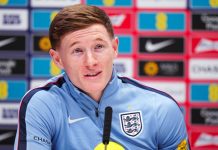 Elliot Anderson mistet moren sin og spiller ikke kveldens kamp for Nottingham Forest. Foto: Bradley Collyer / PA via AP