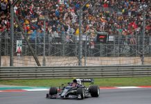 Istanbul er tilbake på løpskalenderen i Formel 1 fra neste sesong. Her er Pierre Gasly i aksjon for AlphaTauri på den tyrkiske banen i 2021. Foto: AP / NTB