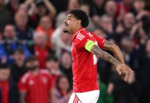 Morgan Gibbs-White scoret for Nottingham Forest mot Porto. Foto: Gary Oakley / PA via AP / NTB
