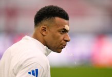 Mbappé i Real Madrid-troppen tross hodeskade: – Vi trenger ikke et mirakel Kylian Mbappé på trening i München med plaster over øyet der han måtte sys etter en hodesmell i helgens serierunde. Foto: Matthias Schrader