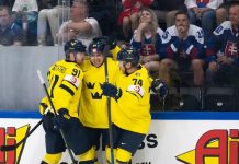 Sverige berget VM-kvartfinale etter snuoperasjon – Latvia kan bli Norge-motstander Sverige-spillerne kan glede seg over kvartfinaleplass i ishockey-VM. Foto: Anthony Anex / Keystone via AP / NTB