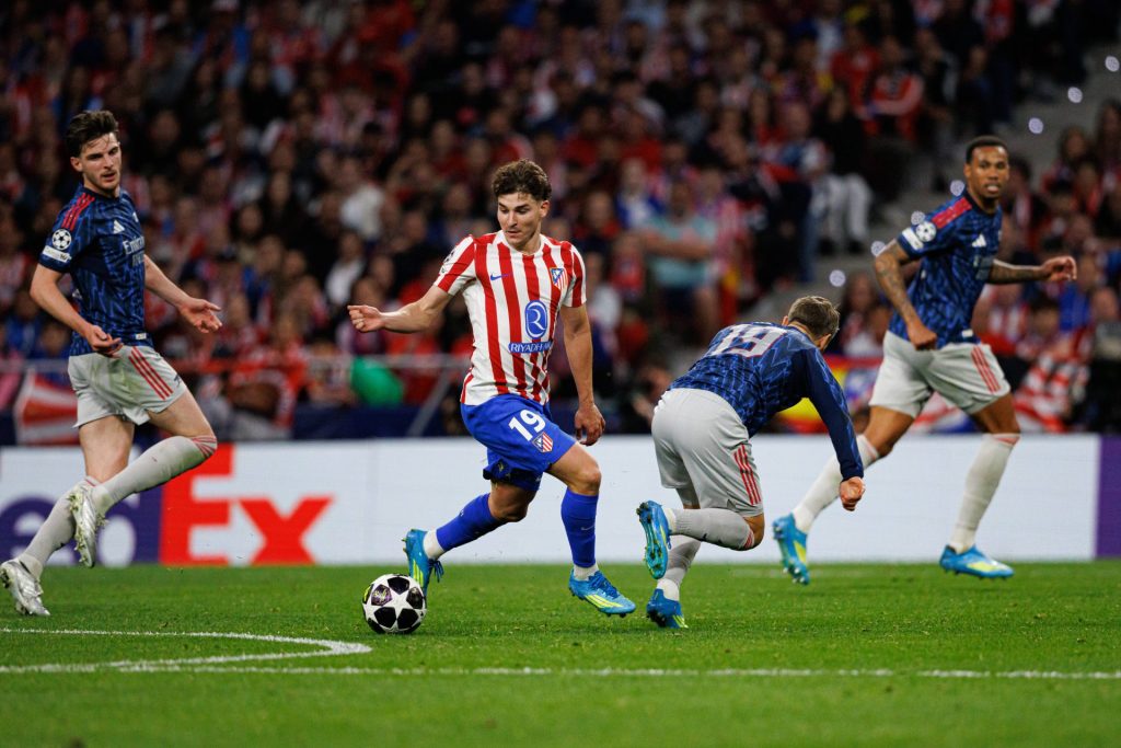 Arsenal - Atlético Madrid: Hvilken nordmann tar seg til CL-finalen? Julian Alvarez Atletico Madrid og Leandro Trossard Arsenal