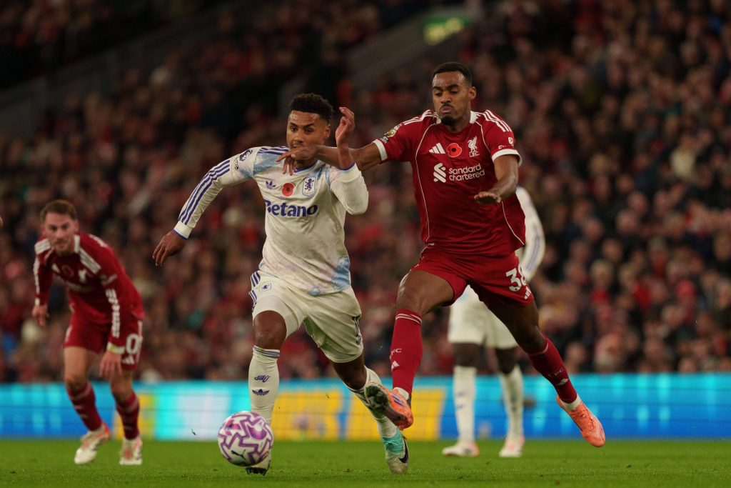 Premier League: Aston Villa - Liverpool Ryan Gravenberch Liverpool og Ollie Watkins Aston Villa. Credit Imago