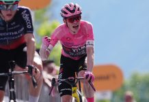 Kun uhell kan frata suveren Vingegaard Giro-seier – blodig smell for norsk etappevinner Jonas Vingegaardhar taket på sammenlagtseieren i Giro d'Italia. Foto: Gian Mattia D'Alberto/LaPresse via AP / NTB