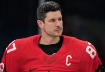 Canadas Sidney Crosby etter tapet for USA i OL-finalen i februar. Foto: Petr David Josek / AP / NTB.