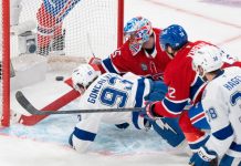 Drøyt ni minutter på overtid sørget Gage Goncalves for kampens eneste scoring og holdt dermed liv i Stanley Cup-drømmene til Tampa Bay Lightning. Søndag avgjøres den første sluttspillrunden når Lightning tar imot Montreal Canadiens til den sjuende og siste kampen i runden. Foto: Christinne Muschi / The Canadian Press / AP / NTB