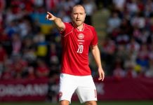 Eriksen uttaler seg etter dramaet: – Vil at alle skal vite at det går bra Christian Eriksen kommer med oppløftende meldinger etter kollapsen søndag. Foto: Bo Amstrup / Ritzau Scanpix via AP / NTB