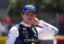 Dramatisk Formel 1-start i Monaco – Verstappen måtte bryte med en gang Max Verstappen ankommer starten i Monaco søndag. Foto: Fatima Shbair / AP / NTB.