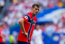 Sørloth og samboeren utsatt for grov hets: «Skal drepe ham» Alexander Sørloth og kjæresten Lena Selnes blir utsatt for hets etter Norges tap mot England. Foto: NTB