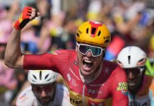 Wærenskjold vant tidenes raskeste Tour de France-etappe: – Det er så deilig Søren Wærenskjold kunne juble for sin første etappeseier i Tour de France. Foto: Thibault Camus / AP / NTB