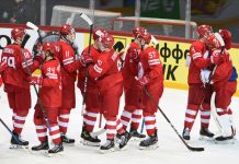 Russland og Belarus forblir utestengt fra ishockeyen Det russiske laget avbildet under VM i 2021. Foto: Oksana Dzadan
