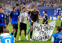 Fifa åpner sak mot Argentina – kan bli straffet for banner og finalekaos Argentina kan bli straffet for dette. Foto: Rebecca Blackwell / AP / NTB