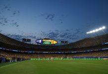 Spillerforening fordømmer rasisme i VM Fifpro ønsker at VM-spillere skal bli bedre vernet mot rasisme. Her fra kampen mellom Ghana og Colombia natt til lørdag norsk tid. Foto: Jeff Roberson / AP Photo / NTB