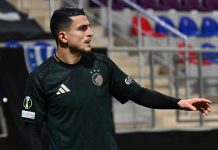Mohamed Elyounoussi gjorde hattrick da FC København vant 3-1 over Silkeborg og inntok tabelltoppen i dansk superliga. Foto: AP / NTB