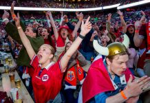 Fotballfesten arrangeres på Frogner stadion Ullevaal stadion har vært arenaen for VM-storskjerm for Norges kamper i VM. Men nå må festen flyttes til Frogner Stadion. Her fra kampen mot Brasil søndag kveld. Foto: Javad Parsa / NTB