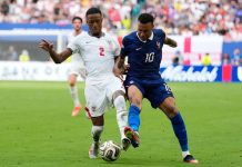 Arsenal henter engelsk VM-stjerne: – Vil fortsette å vinne Ezri Konsa er klar for Arsenal. Her er han i duell med Kylian Mbappé under VM. Foto: Rebecca Blackwell / AP / NTB