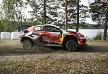 Ogier krasjet stygt i Rally Finland – slapp fra det uten alvorlig skade Sebastien Ogier i aksjon i Rally Finland lørdag. Senere hadde den franske veteranen en stygg avkjøring. Foto: Roni Rekomaa