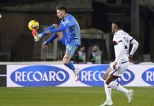 Juventus kjøper norsk stopperkonkurrent Bolognas Jhon Janer Lucumi (til høyre) i kamp mot Empoli i Serie A. Foto: Marco Bucco / LaPresse via AP / NTB.