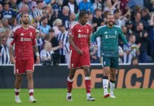 Superstraffe reddet Liverpool i overtidsdrama – uavgjort mot Newcastle Liverpool slapp inn flere mål mot Newcastle Foto: Ian Hodgson / AP / NTB