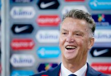 Trenerikon (74) åpner for comeback: – Kan fortsatt bli europa- eller verdensmester Louis van Gaal blir trukket fram i diskusjonen om Nederlands neste landslagssjef. Her er han i forkant av 1-1-kampen mot Norge i 2021. Foto: Stian Lysberg Solum / NTB