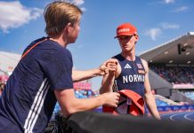 Stor arrangørtabbe i Skotheims tikamp: – Skal ikke skje Sander Skotheim i samtale med Simen Guttormsen under stavkonkurransen. Foto: Beate Oma Dahle / NTB