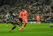 Anthony Elanga i aksjon for Newcastle mot Barcelona i Champions League forrige sesong. Foto: Jon Super / AP / NTB