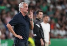 Atlético ut mot Mourinho: – Stopp dommertrakasseringen Real Madrid-trener José Mourinho beskyldes av Atlético Madrid for å trakassere dommerne i La Liga. Foto: Alberto Saiz / AP / NTB