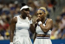 Williams-søstrene tapte thriller – røk ut i US Open-comebacket Venus Williams og Serena Williams i US Open-comebacket. Foto: Adam Hunger / AP / NTB