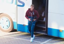 Ronaldo bekrefter: Forlot Portugal-samlingen Cristiano Ronaldo går ut av spillerbussen i København onsdag. Senere ble han filmet da han forlot Parken før treningen startet. Foto: Liselotte Sabroe