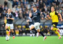 Zlatko Tripic fortsetter å servere lagkameratene. Foto: Carina Johansen / NTB