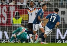 Kjempesmell for Klopps tyske landslag – hjemmetap mot Hellas Dimitris Kourbelis jubler etter å ha scoret for Hellas i bortekampen mot Tyskland. Foto: Matthias Schrader