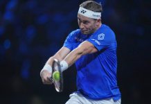 Casper Ruud vant åpningskampen i Laver Cup – takket publikum Casper Ruud i aksjon i kampen mot Francisco Cerundolo i Laver Cup fredag. Foto: Maja Smiejkowska