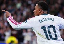 Real Madrid-fansen raste mot La Liga-sjefen i ny seier: – Trekk deg Kylian Mbappé jubler for scoring. Foto: Manu Fernandez / AP / NTB
