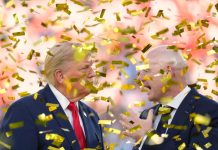 Fifa-bråket: Dette er spørsmålene Uefa krever svar på av Infantino USAs president Donald Trump og Fifa-president Gianni Infantino i prat i konfettiregnet etter VM-finalen mellom Spania og Argentina. Foto: Jacquelyn Martin / AP / NTB
