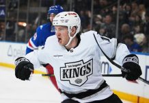 Skadet Zuccarello sto over da Los Angeles Kings slo New York Rangers Taylor Ward (17) feirer for scoring for Los Angeles Kings. Foto: AP Photo/Frank Franklin II
