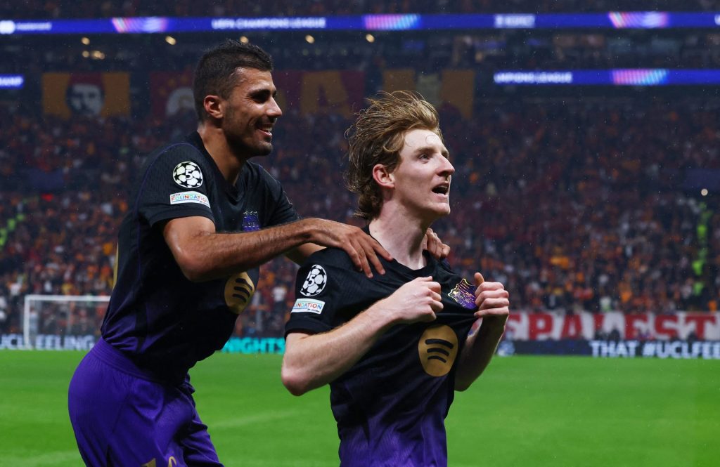 Real Betis vs Barcelona: Toppoppgjør i Sevilla 1 Real Betis vs Barcelona: Toppoppgjør i Sevilla Rodri og Anthony Gordon Barcelona