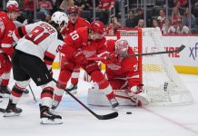 Både mål og assist fra Brandsegg-Nygård da Red Wings tapte på overtid Kampen mellom Detroit Red Wings og New Jersey Devils gikk i Detroit tirsdag. Foto: Paul Sancya / AP / NTB