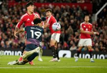 Dominic Solanke scorer Tottenhams utligningsmål mot Manchester United på overtid. Foto: Dave Thompson